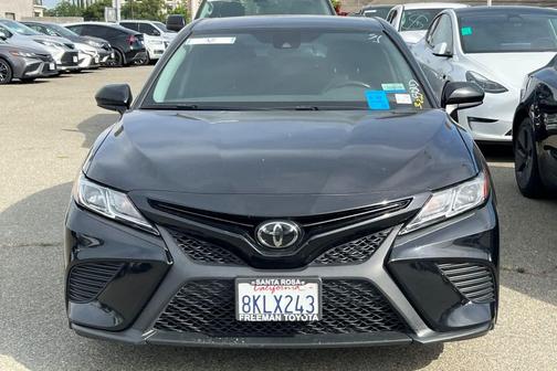 Midnight Black Metallic 2019 Toyota Camry SE