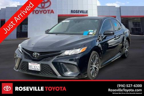 Midnight Black Metallic 2019 Toyota Camry SE