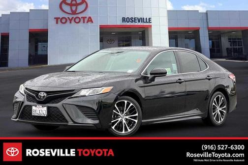 Midnight Black Metallic 2019 Toyota Camry SE