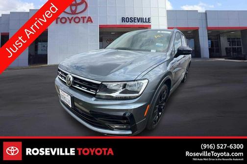 Platinum Gray Metallic 2021 Volkswagen Tiguan 2.0T SE R-Line Black