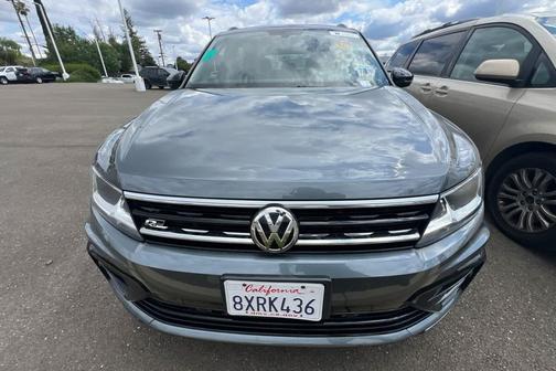 Platinum Gray Metallic 2021 Volkswagen Tiguan 2.0T SE R-Line Black