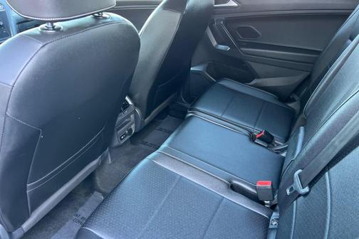 Platinum Gray Metallic 2021 Volkswagen Tiguan 2.0T SE R-Line Black