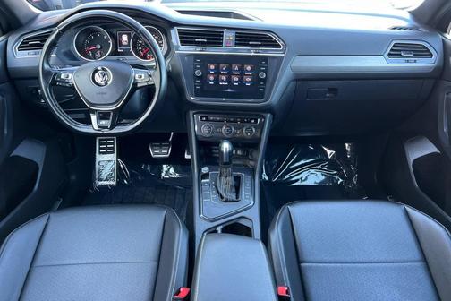 Platinum Gray Metallic 2021 Volkswagen Tiguan 2.0T SE R-Line Black