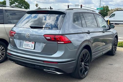 Platinum Gray Metallic 2021 Volkswagen Tiguan 2.0T SE R-Line Black