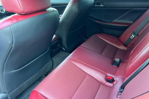 Iridium 2021 Lexus IS 300 Base