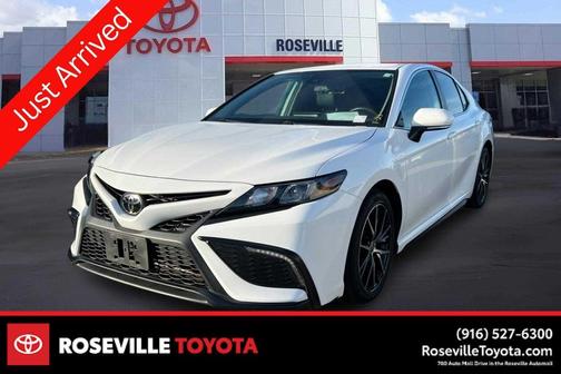 Ice Cap 2023 Toyota Camry SE