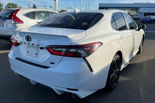 Ice Cap 2023 Toyota Camry SE