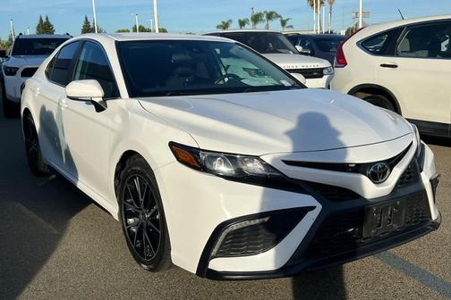 Ice Cap 2023 Toyota Camry SE