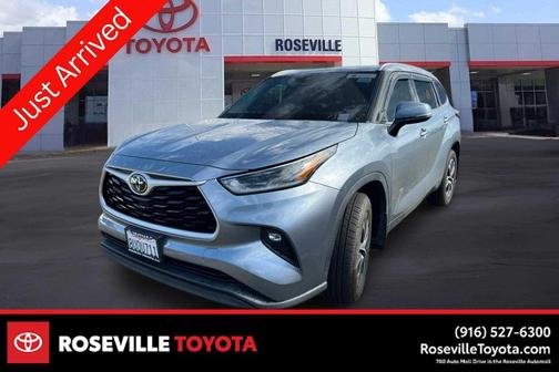 Moon Dust 2021 Toyota Highlander XLE
