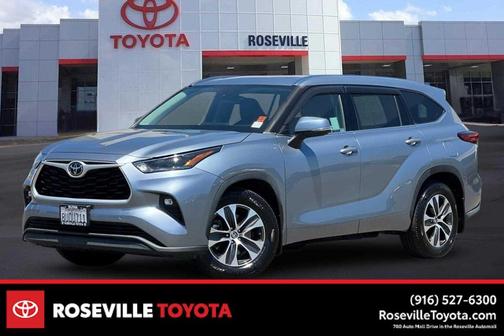 Moon Dust 2021 Toyota Highlander XLE
