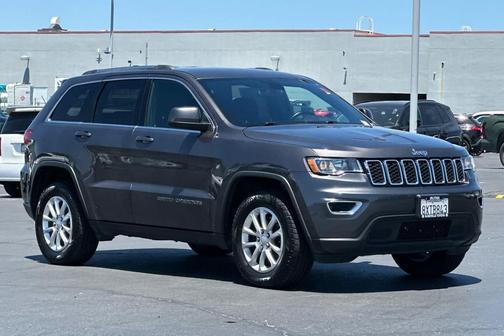 Granite Crystal Metallic Clearcoat 2021 Jeep Grand Cherokee Laredo
