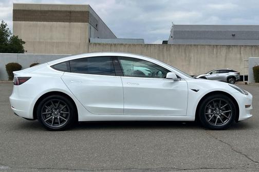 Pearl White Multi-Coat 2018 Tesla Model 3 Long Range