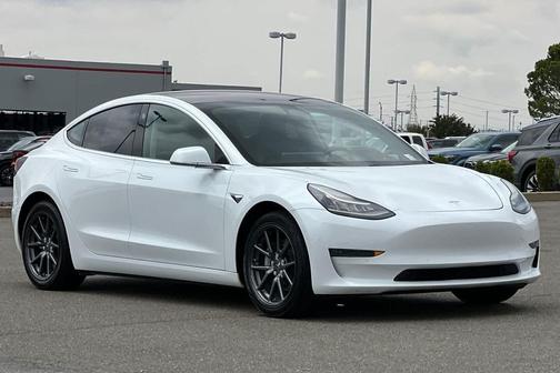 Pearl White Multi-Coat 2018 Tesla Model 3 Long Range