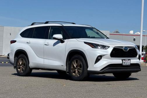 Wind Chill Pearl 2022 Toyota Highlander Hybrid XLE
