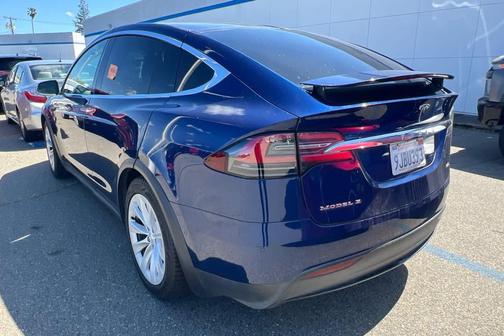 Deep Blue Metallic 2017 Tesla Model X 75D