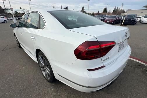 2017 Volkswagen Passat 1.8T R-Line w/Comfort