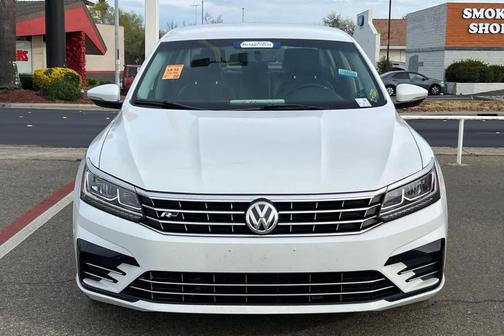 2017 Volkswagen Passat 1.8T R-Line w/Comfort
