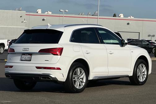 White 2023 Audi Q5 45 S line Premium