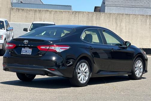 Midnight Black Metallic 2018 Toyota Camry LE