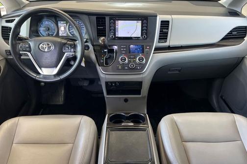 Celestial Silver Metallic 2020 Toyota Sienna XLE