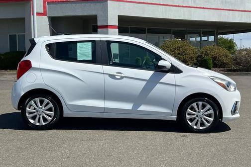 Summit White 2017 Chevrolet Spark 1LT