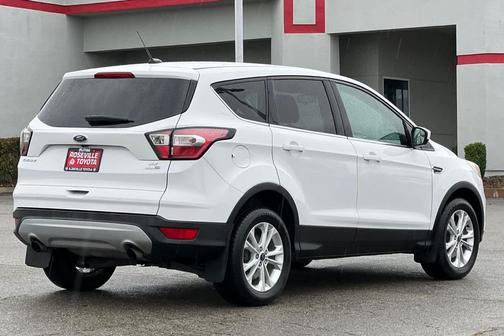 Oxford White 2017 Ford Escape SE