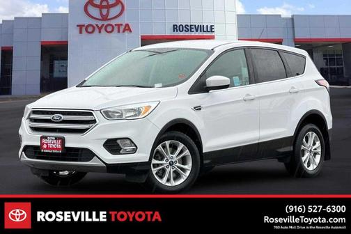 Oxford White 2017 Ford Escape SE