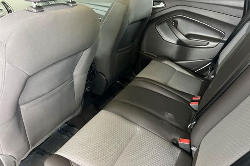Oxford White 2017 Ford Escape SE