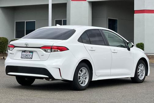 Super White 2021 Toyota Corolla LE