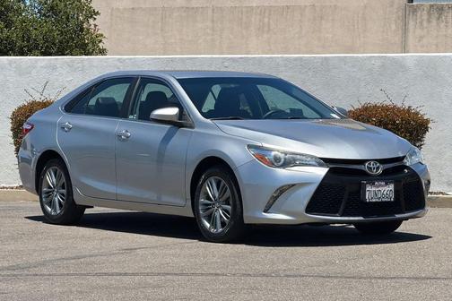 Celestial Silver Metallic 2017 Toyota Camry SE