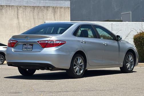Celestial Silver Metallic 2017 Toyota Camry SE