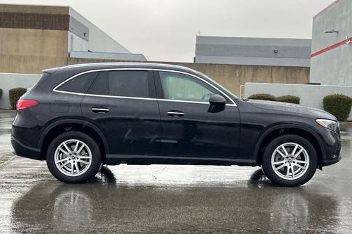 2025 Mercedes-Benz GLC 300 4MATIC