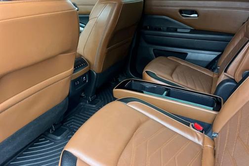 2023 Nissan Pathfinder Platinum FWD