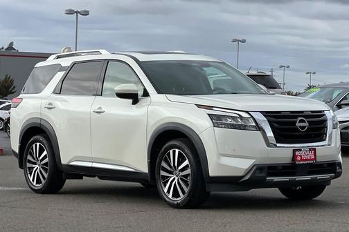 2023 Nissan Pathfinder Platinum FWD