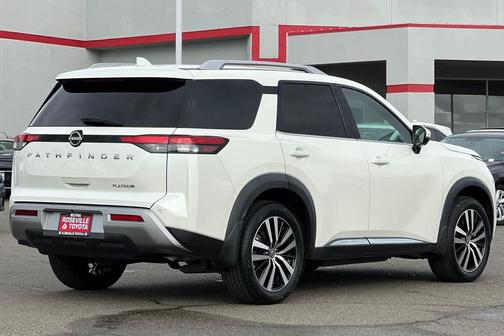 2023 Nissan Pathfinder Platinum FWD