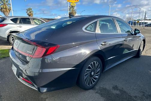 2023 Hyundai SONATA Hybrid SE