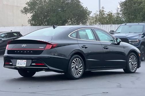 2023 Hyundai SONATA Hybrid SE