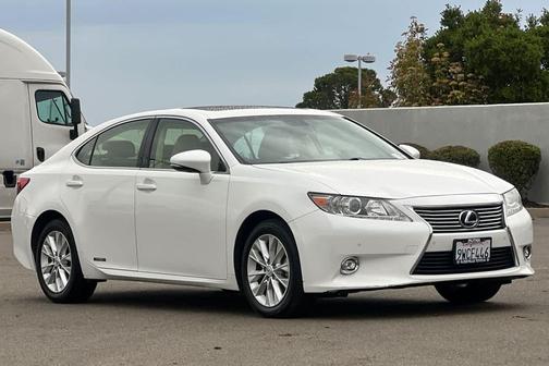 Starfire Pearl 2015 Lexus ES 300h Base