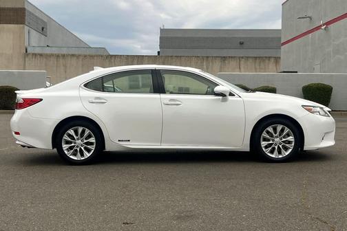 Starfire Pearl 2015 Lexus ES 300h Base