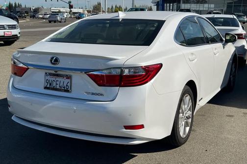 2015 Lexus ES 300h Base