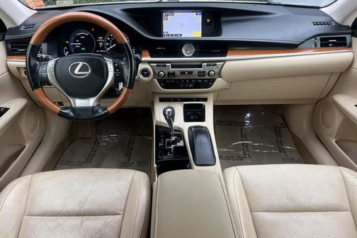 Starfire Pearl 2015 Lexus ES 300h Base