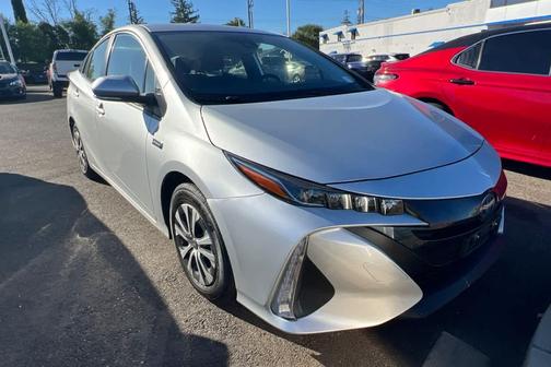 Classic Silver Metallic 2021 Toyota Prius Prime LE
