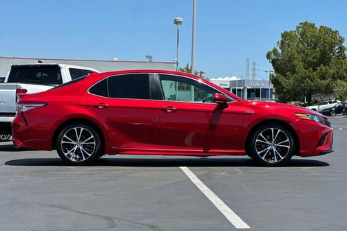 2019 Toyota Camry Hybrid SE