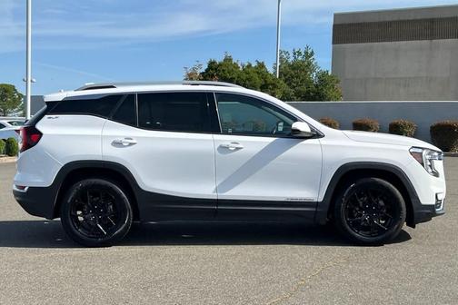 Summit White 2022 GMC Terrain SLT