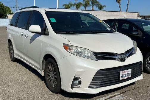 Blizzard Pearl 2018 Toyota Sienna XLE