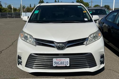 Blizzard Pearl 2018 Toyota Sienna XLE