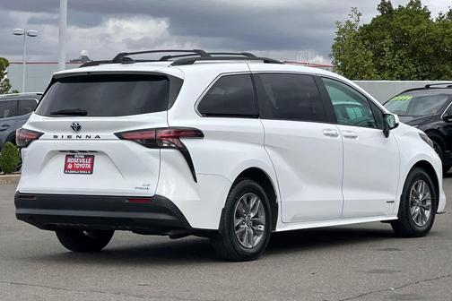 2021 Toyota Sienna LE