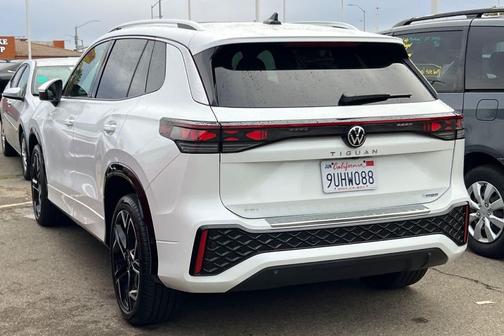 2025 Volkswagen Tiguan 2.0T SEL R-Line 4MOTION