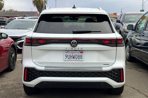 2025 Volkswagen Tiguan 2.0T SEL R-Line 4MOTION
