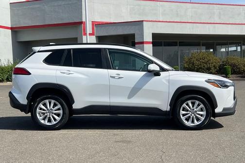 Wind Chill Pearl 2022 Toyota Corolla Cross LE